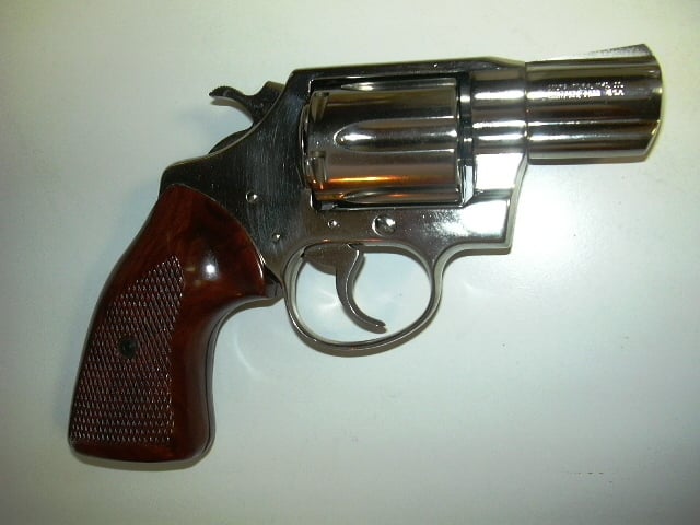 Colt producătorul de pace. Colt Peacemaker M1873 Flare Revolver Chrome